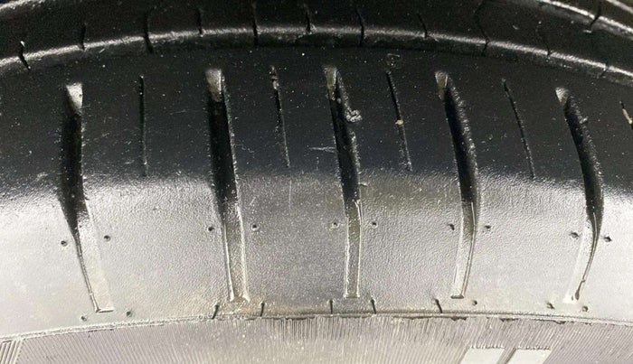 2019 Maruti Ciaz DELTA AT 1.5 SHVS PETROL, Petrol, Automatic, 76,977 km, Left Front Tyre Tread