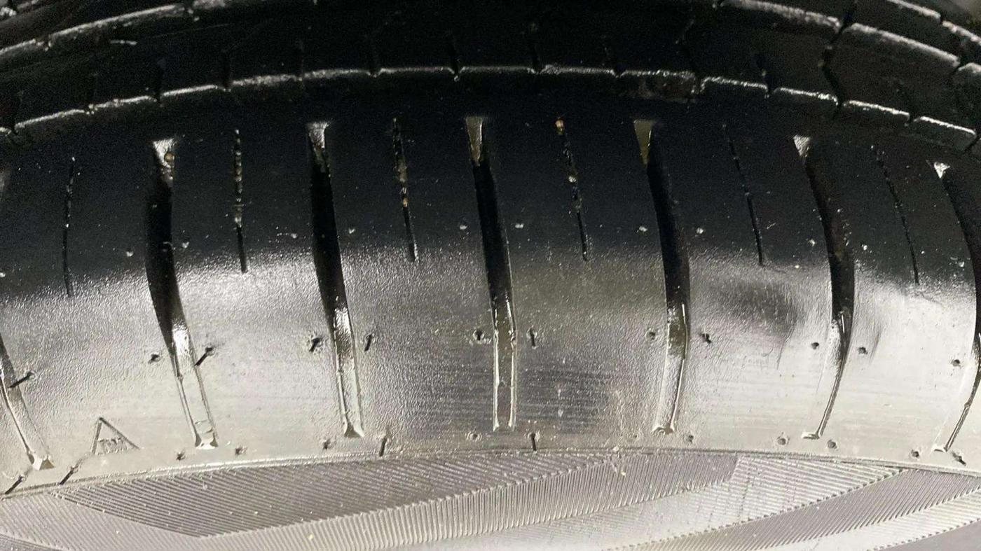 2019 Maruti Ciaz DELTA AT 1.5 SHVS PETROL, Petrol, Automatic, 77,002 km, Left Rear Tyre Tread