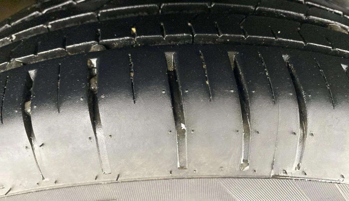 2019 Maruti Ciaz DELTA AT 1.5 SHVS PETROL, Petrol, Automatic, 76,977 km, Right Rear Tyre Tread