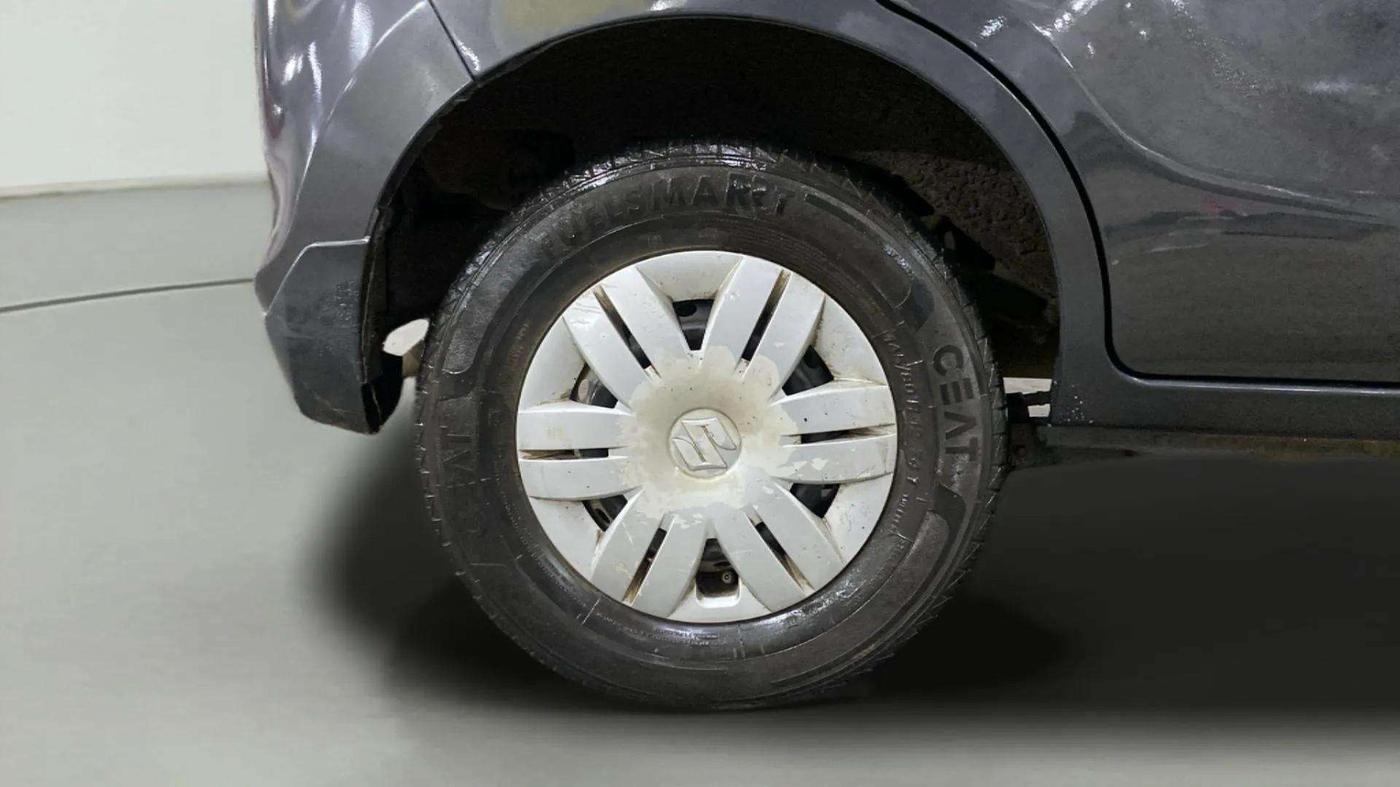 2021 Maruti Alto LXI CNG, CNG, Manual, 29,978 km, Right Rear Wheel