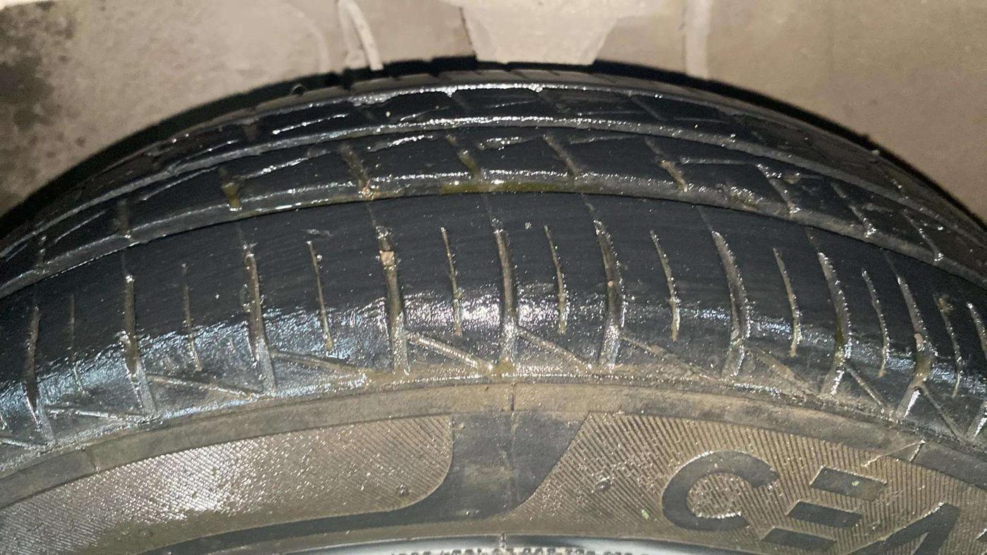 2021 Maruti Alto LXI CNG, CNG, Manual, 29,978 km, Left Front Tyre Tread