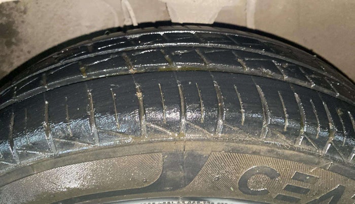 2021 Maruti Alto LXI CNG, CNG, Manual, 29,917 km, Left Front Tyre Tread