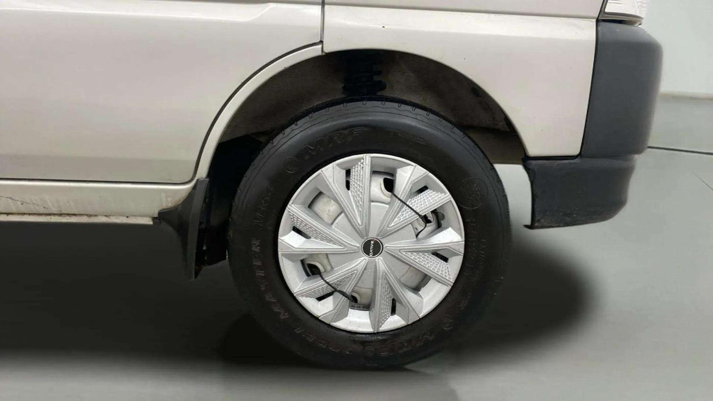 2021 Maruti Eeco 7 STR, Petrol, Manual, 73,097 km, Right Front Wheel