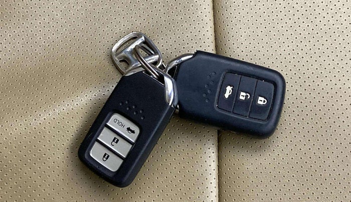 2019 Honda Amaze 1.2L I-VTEC VX, CNG, Manual, 73,238 km, Key Close Up