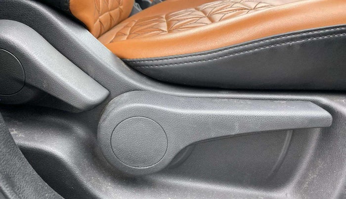 2020 Nissan Kicks XV 1.5, Petrol, Manual, 81,391 km, Driver Side Adjustment Panel