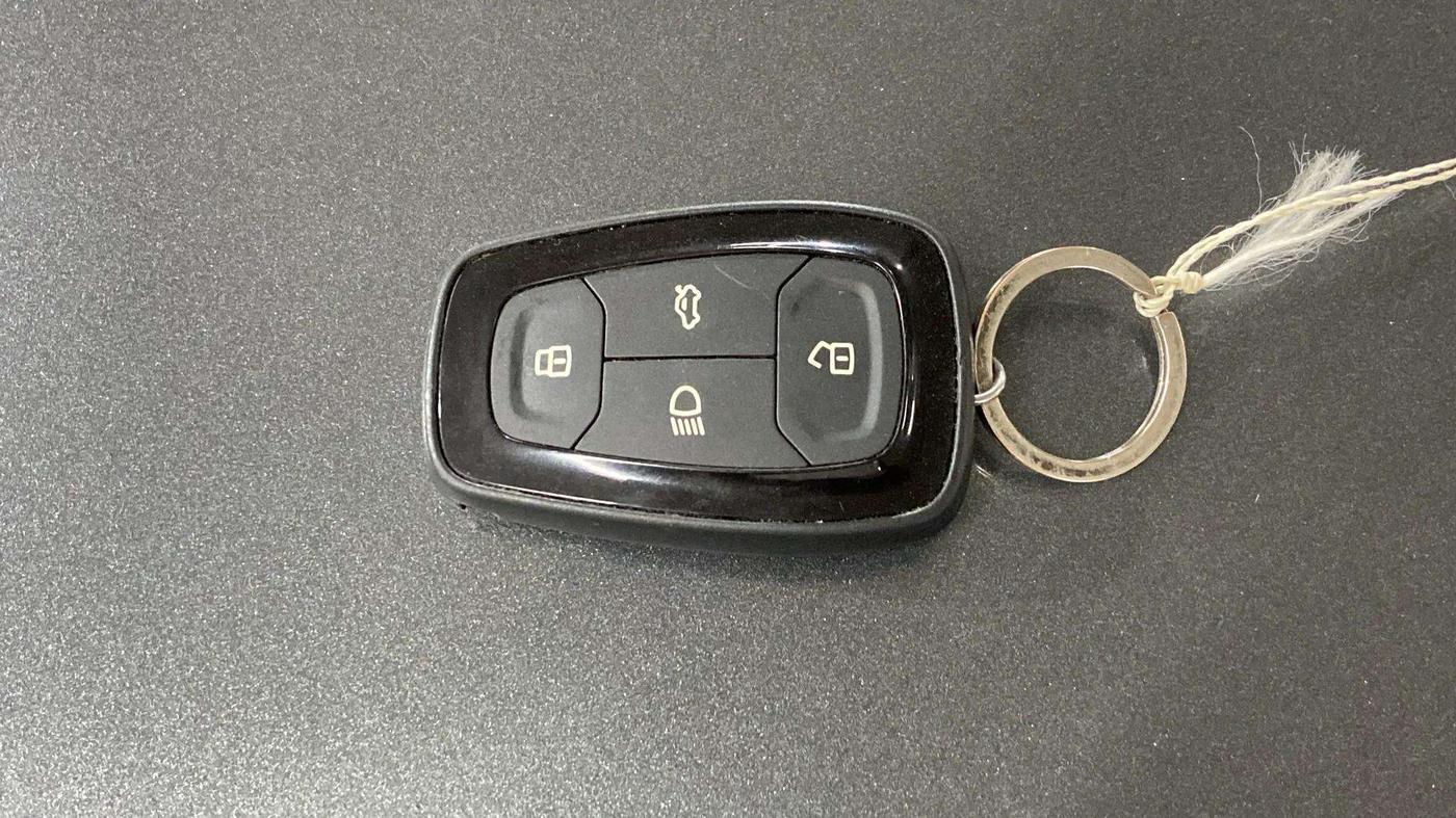 2021 Tata PUNCH CREATIVE  MT, Petrol, Manual, 64,957 km, Key Close Up