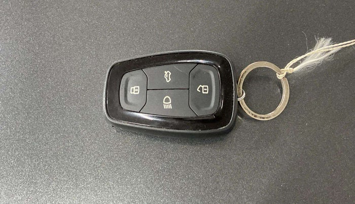 2021 Tata PUNCH CREATIVE  MT, Petrol, Manual, 64,829 km, Key Close Up