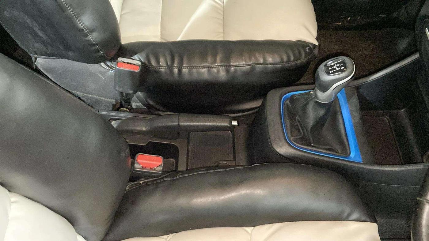 2021 Tata PUNCH CREATIVE  MT, Petrol, Manual, 64,957 km, Gear Lever
