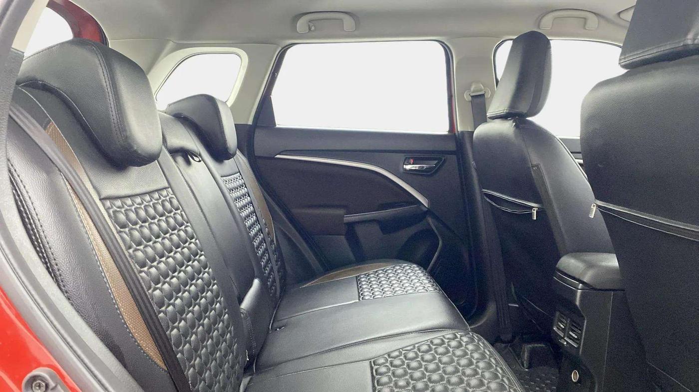 2024 Maruti BREZZA ZXI + SMART HYBRID DUAL TONE, Petrol, Manual, 9,742 km, Right Side Rear Door Cabin