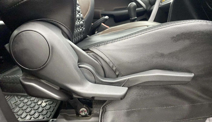 2024 Maruti BREZZA ZXI + SMART HYBRID DUAL TONE, Petrol, Manual, 9,607 km, Driver Side Adjustment Panel