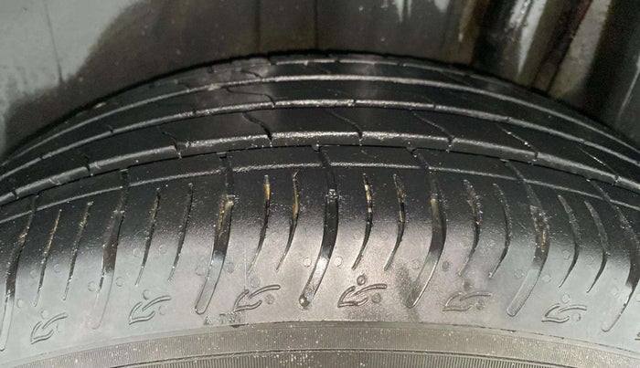 2024 Maruti BREZZA ZXI + SMART HYBRID DUAL TONE, Petrol, Manual, 9,607 km, Left Rear Tyre Tread