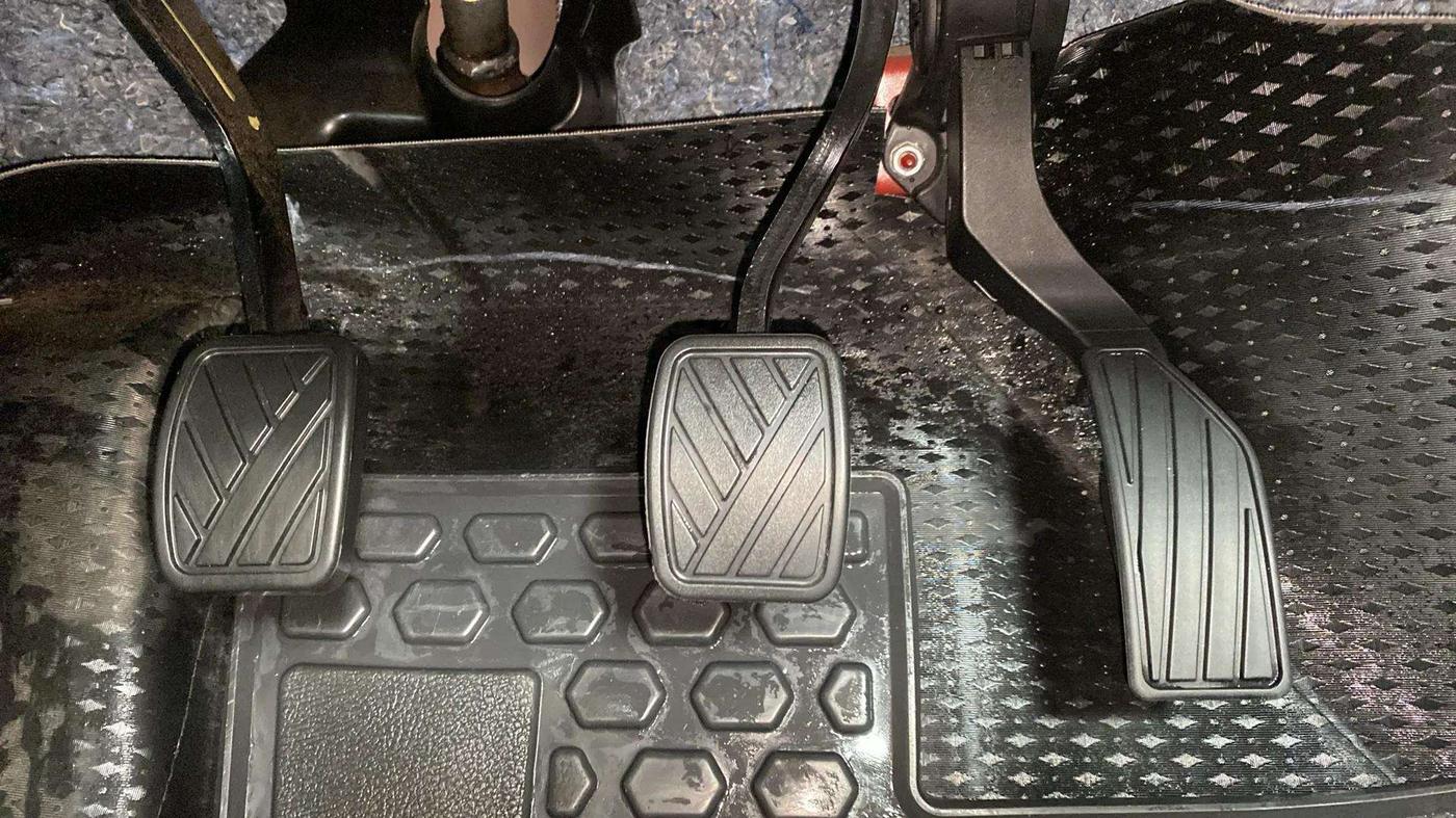 2024 Maruti BREZZA ZXI + SMART HYBRID DUAL TONE, Petrol, Manual, 9,742 km, Pedals