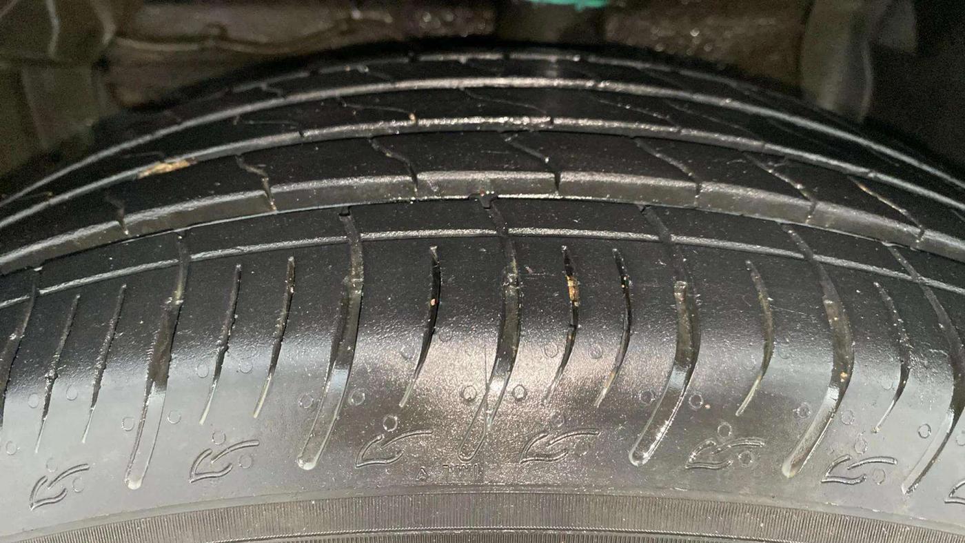 2024 Maruti BREZZA ZXI + SMART HYBRID DUAL TONE, Petrol, Manual, 9,742 km, Left Front Tyre Tread