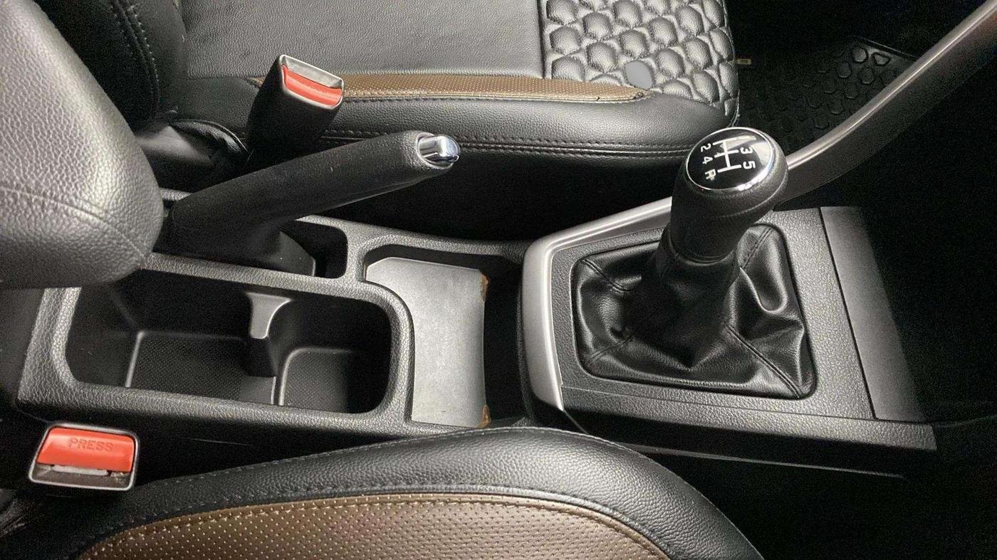 2024 Maruti BREZZA ZXI + SMART HYBRID DUAL TONE, Petrol, Manual, 9,742 km, Gear Lever