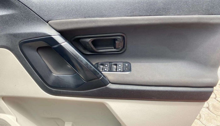 2022 Tata Safari XE, Diesel, Manual, 55,446 km, Driver Side Door Panels Control