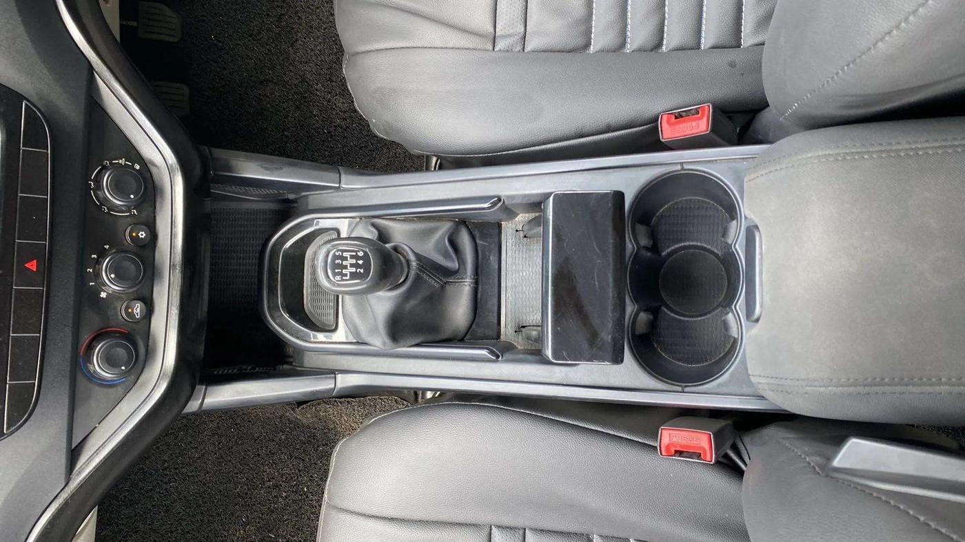 2022 Tata Safari XE, Diesel, Manual, 55,612 km, Gear Lever