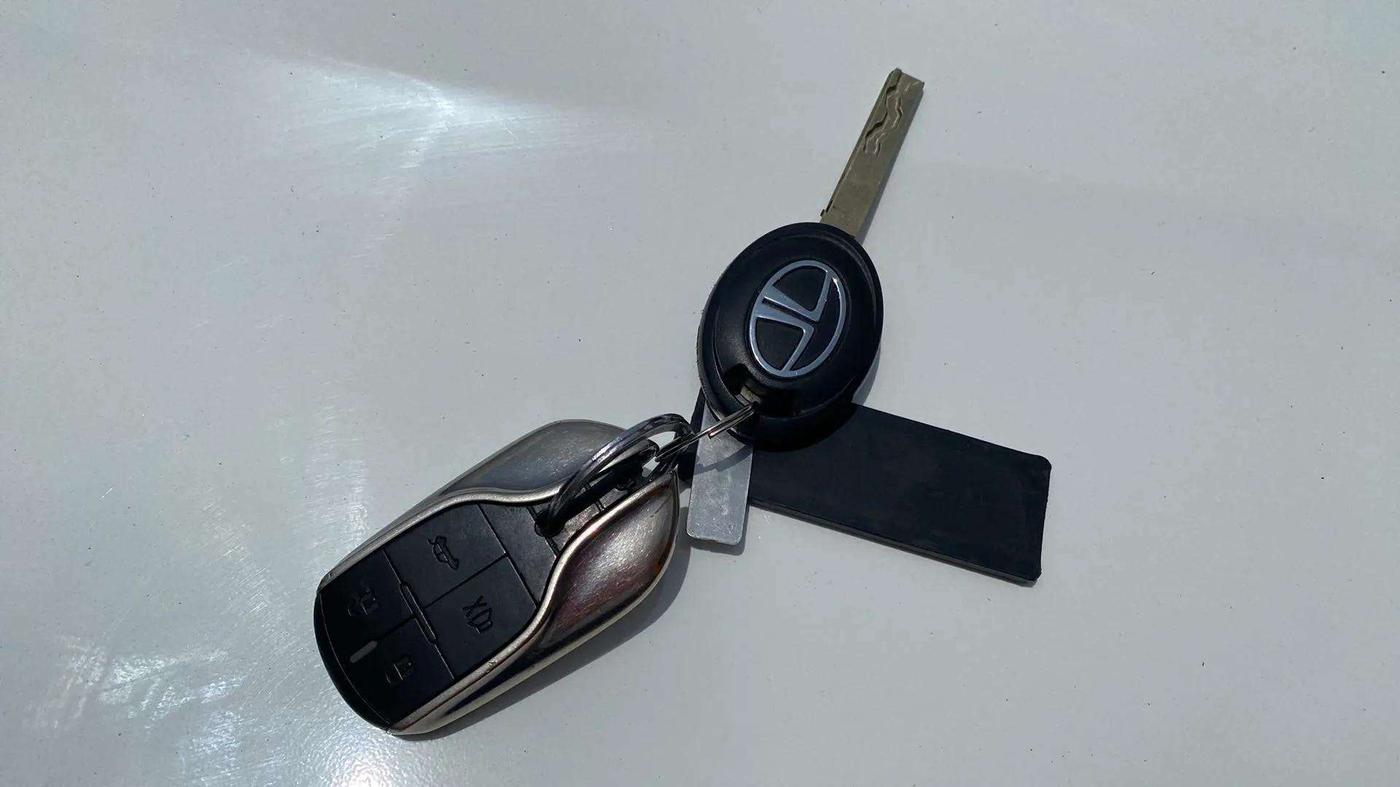 2022 Tata Safari XE, Diesel, Manual, 55,612 km, Key Close Up