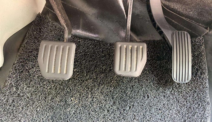 2022 Tata Safari XE, Diesel, Manual, 55,446 km, Pedals