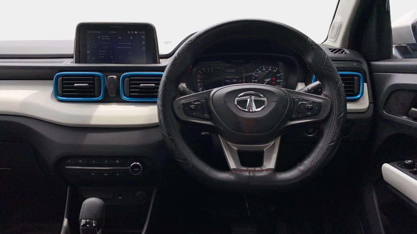 2023 Tata PUNCH CREATIVE AMT 1.2 RTN DUAL TONE, Petrol, Automatic, 3,844 km, Steering Wheel Close Up