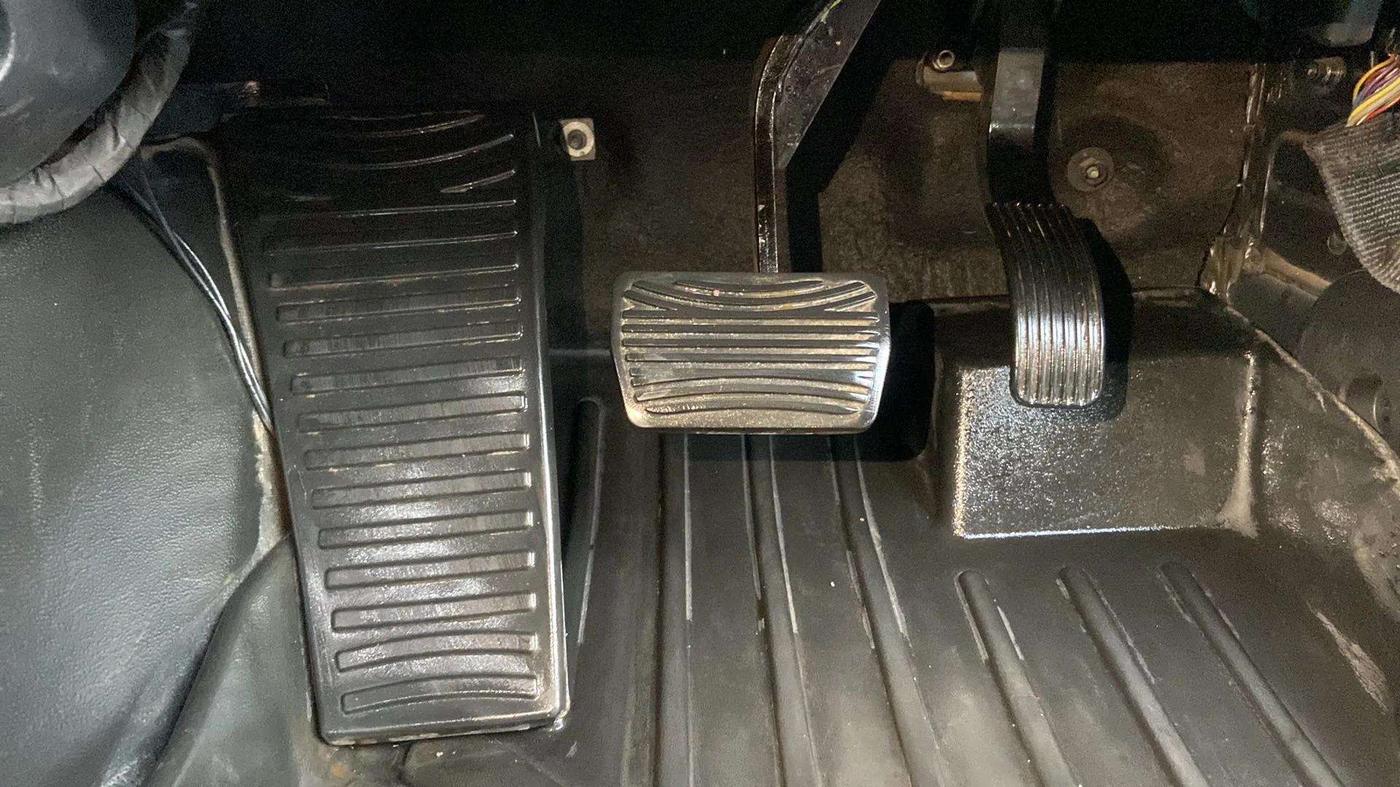 2021 Mahindra Thar LX  P 4WD AT CONVERTIBLE, Petrol, Automatic, 28,712 km, Pedals