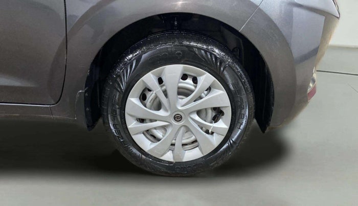 2022 Hyundai GRAND I10 NIOS ERA 1.2 KAPPA VTVT, Petrol, Manual, 11,897 km, Right Front Wheel