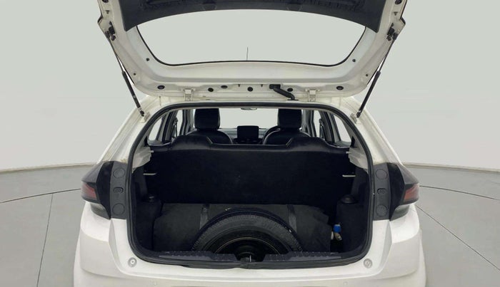 2020 Tata ALTROZ XE PETROL, CNG, Manual, 70,228 km, Boot Inside