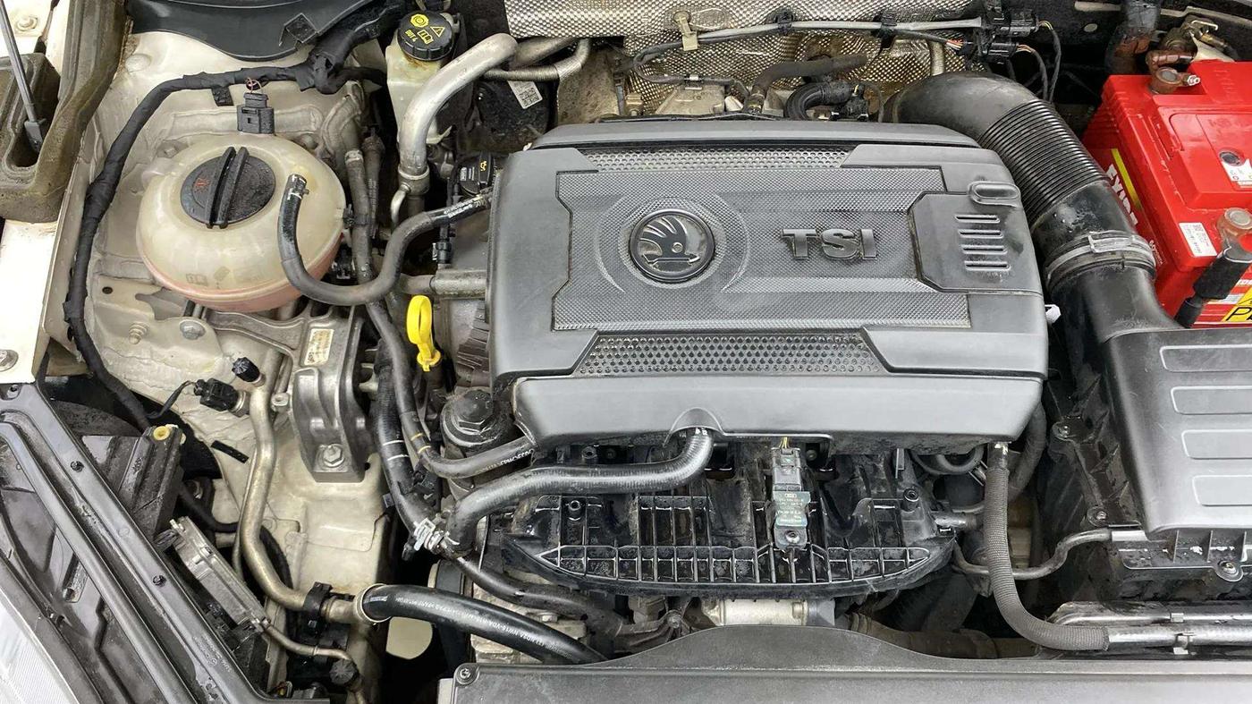 2017 Skoda Superb STYLE 1.8 TSI AT, Petrol, Automatic, 62,326 km, Engine View - Right