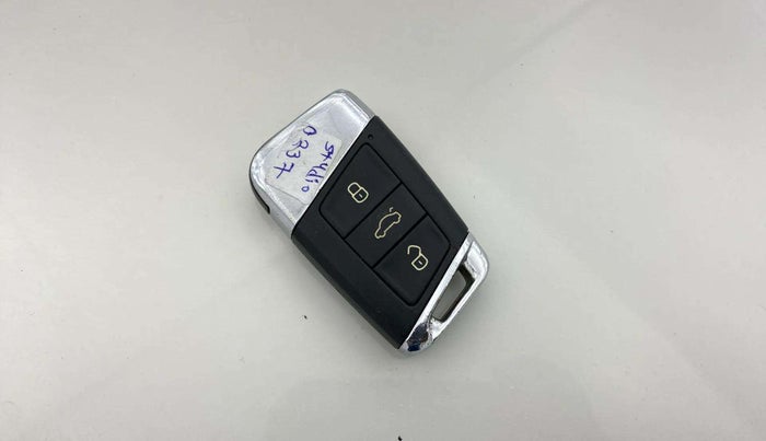2017 Skoda Superb STYLE 1.8 TSI AT, Petrol, Automatic, 62,326 km, Key Close Up