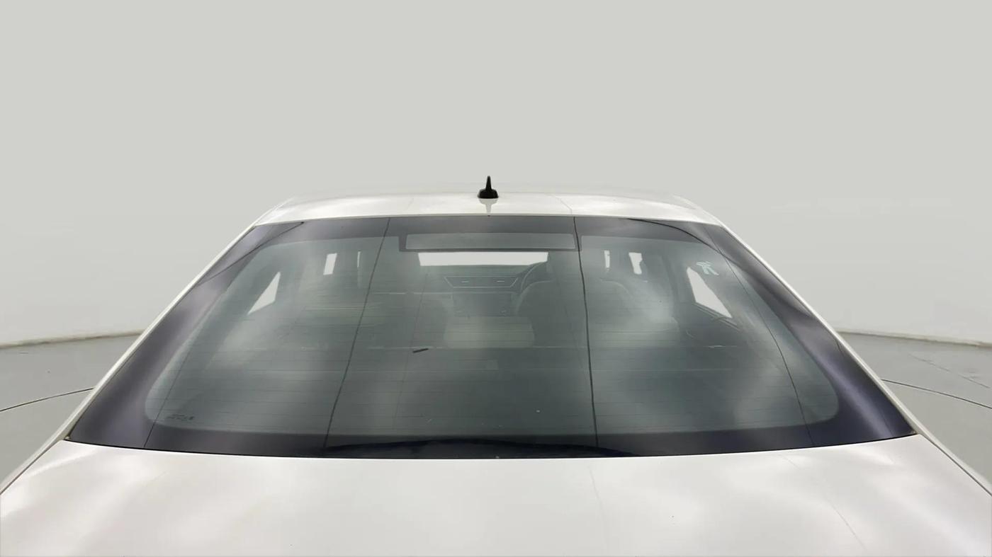 2017 Skoda Superb STYLE 1.8 TSI AT, Petrol, Automatic, 62,326 km, Rear Windshield