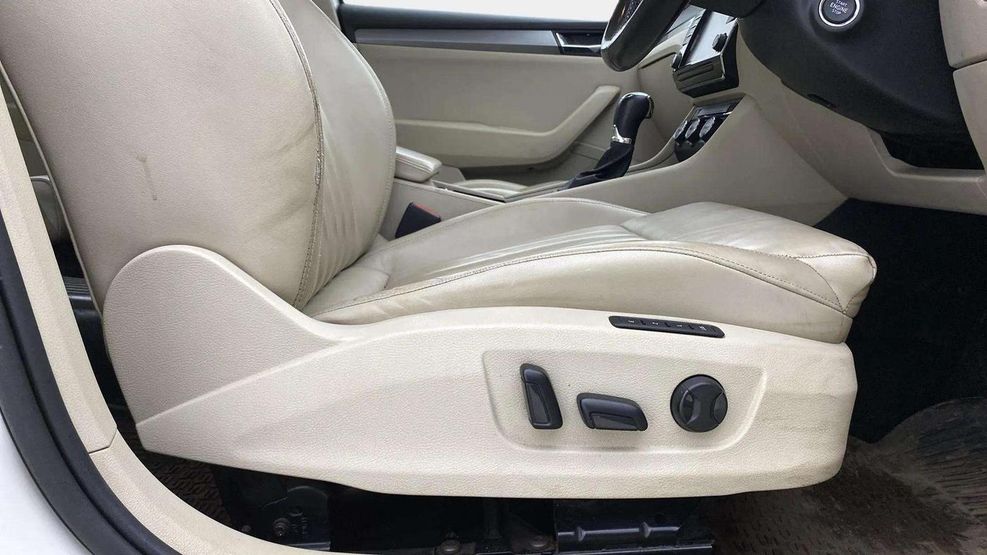 2017 Skoda Superb STYLE 1.8 TSI AT, Petrol, Automatic, 62,326 km, Driver Side Adjustment Panel