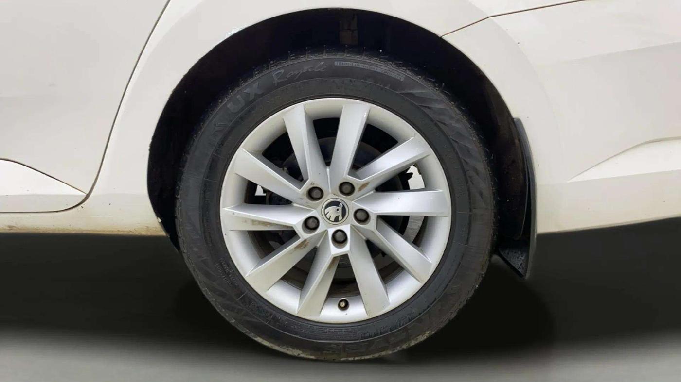 2017 Skoda Superb STYLE 1.8 TSI AT, Petrol, Automatic, 62,326 km, Left Rear Wheel