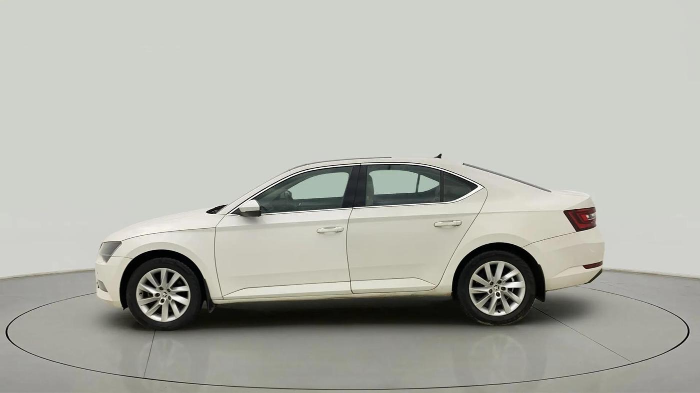 2017 Skoda Superb STYLE 1.8 TSI AT, Petrol, Automatic, 62,326 km, Left Side