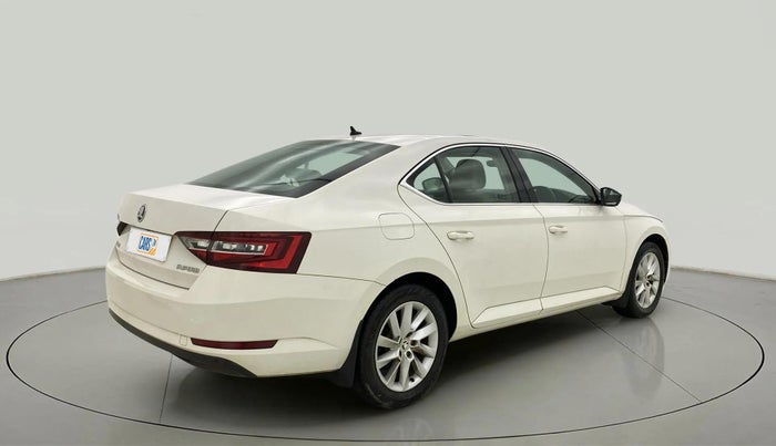 2017 Skoda Superb STYLE 1.8 TSI AT, Petrol, Automatic, 62,326 km, Right Back Diagonal