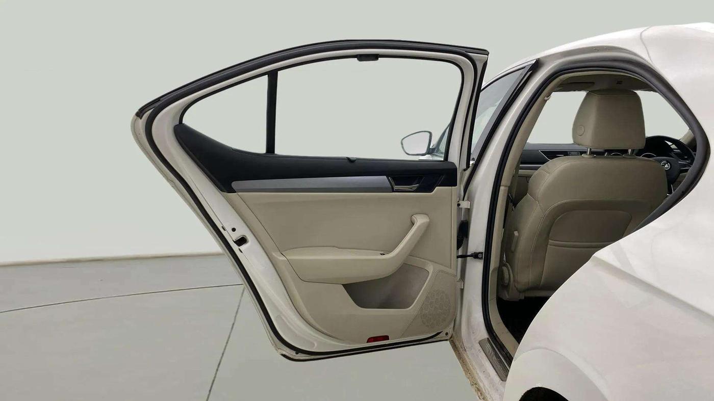 2017 Skoda Superb STYLE 1.8 TSI AT, Petrol, Automatic, 62,326 km, LHS Rear Door