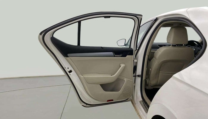 2017 Skoda Superb STYLE 1.8 TSI AT, Petrol, Automatic, 62,326 km, LHS Rear Door