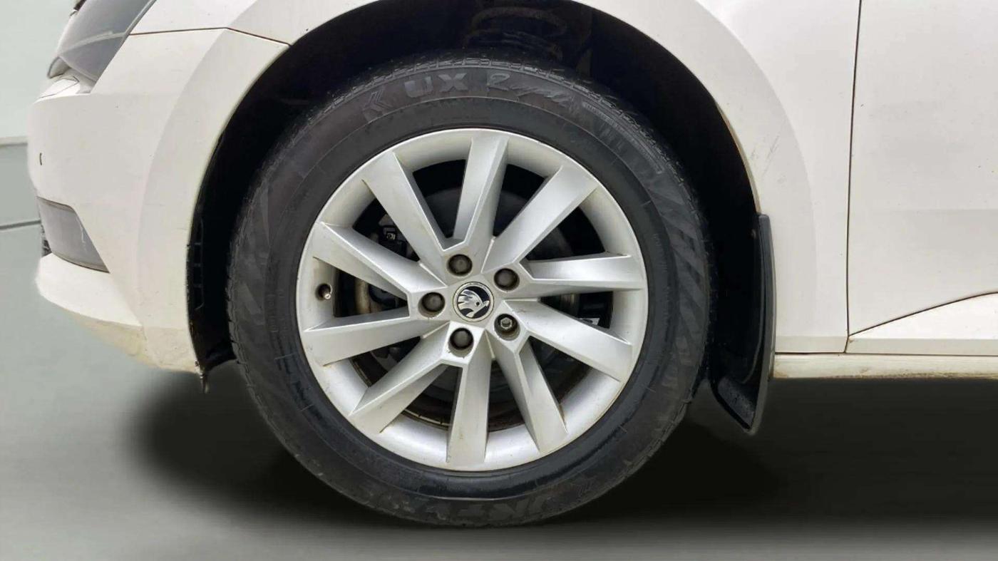 2017 Skoda Superb STYLE 1.8 TSI AT, Petrol, Automatic, 62,326 km, Left Front Wheel