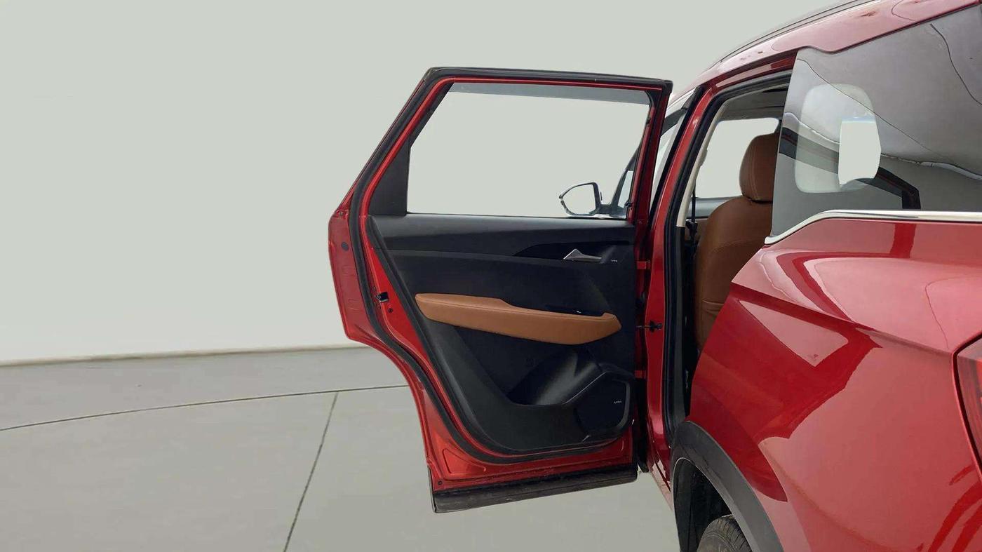 2020 MG HECTOR PLUS SHARP 1.5 PETROL TURBO DCT 6-STR, Petrol, Automatic, 15,665 km, LHS Rear Door