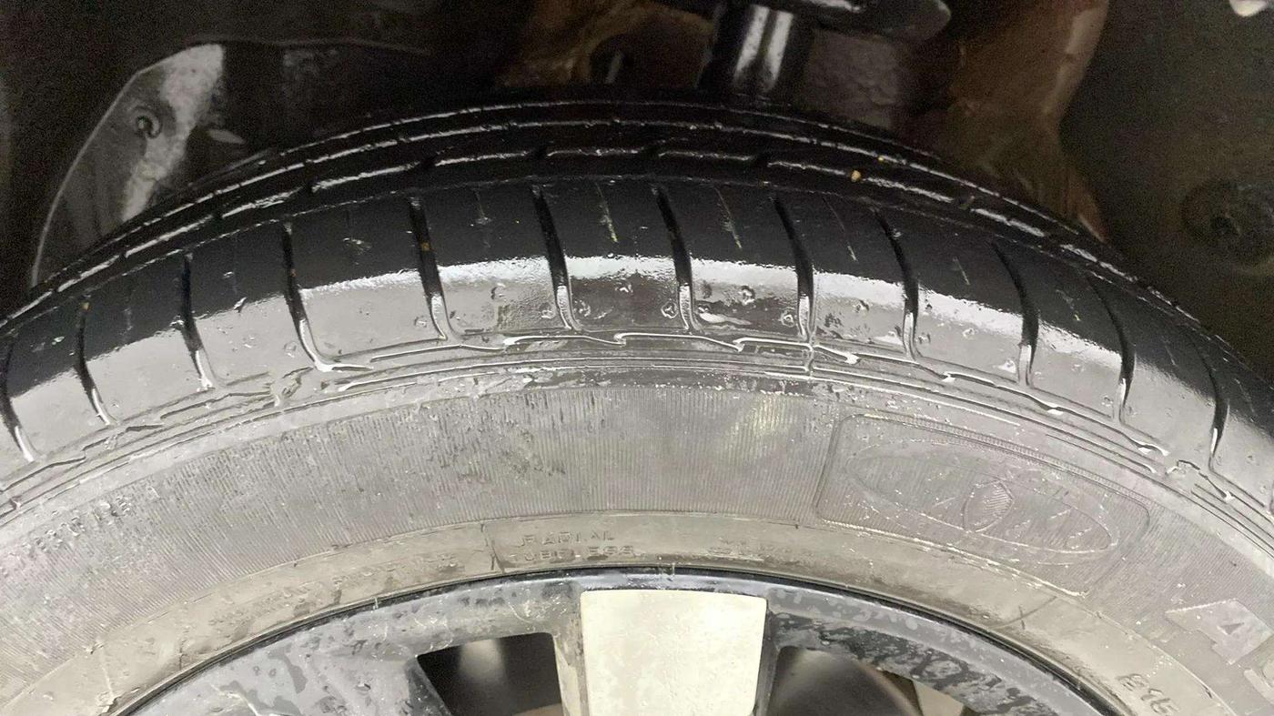 2020 MG HECTOR PLUS SHARP 1.5 PETROL TURBO DCT 6-STR, Petrol, Automatic, 15,665 km, Left Front Tyre Tread