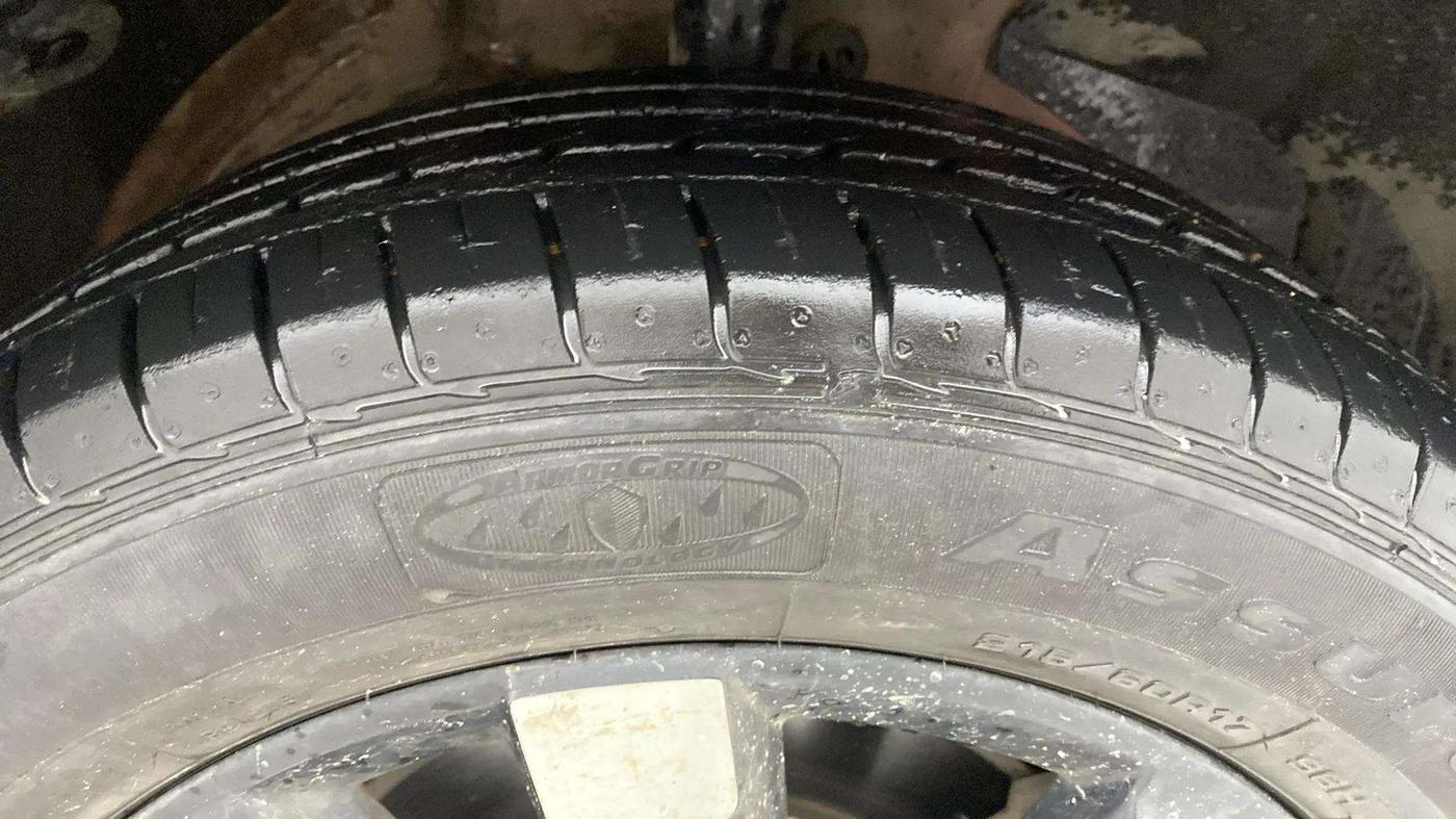 2020 MG HECTOR PLUS SHARP 1.5 PETROL TURBO DCT 6-STR, Petrol, Automatic, 15,665 km, Right Front Tyre Tread