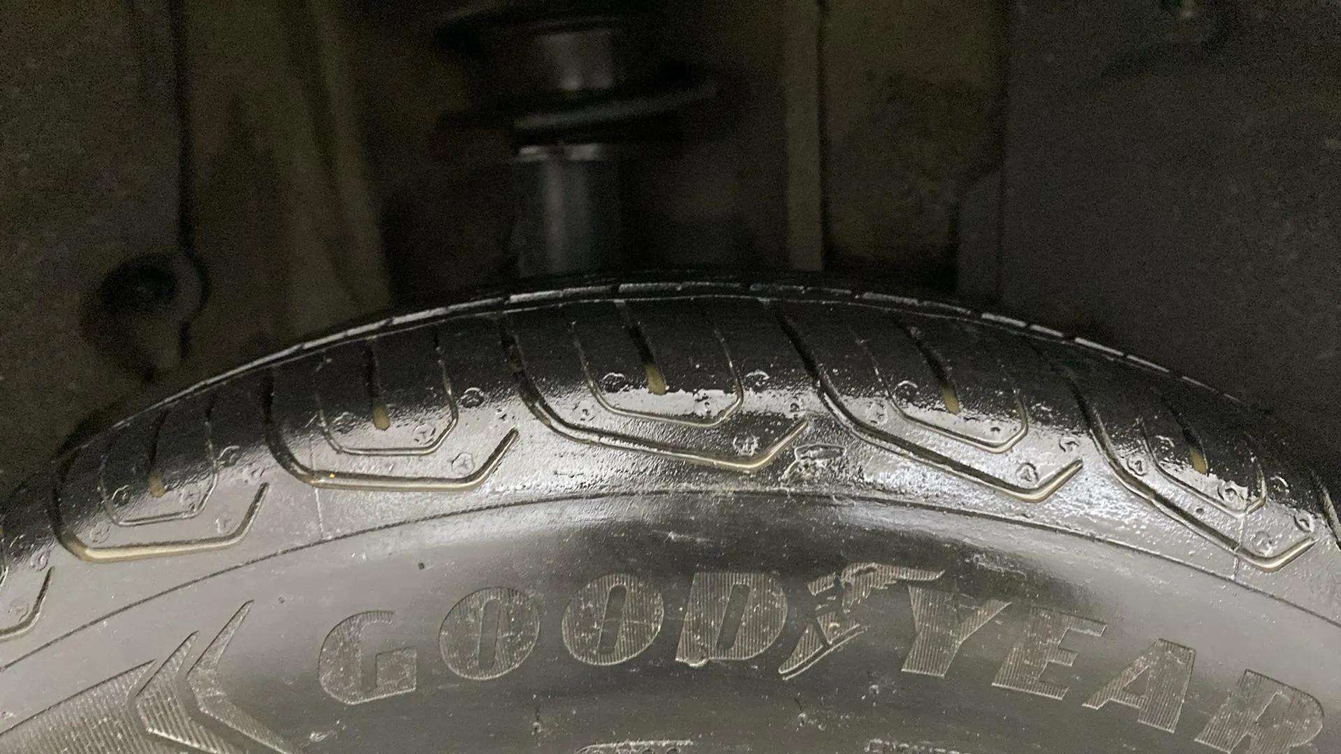 RHS-Rear-Tyre-Tread-19