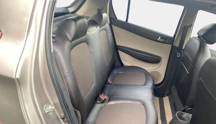 2012 Hyundai i20 MAGNA 1.2, Petrol, Manual, 70,287 km, Right Side Rear Door Cabin