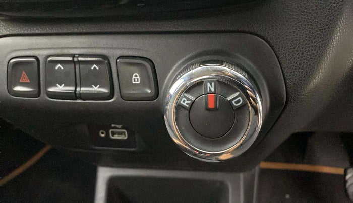 2019 Renault Kwid CLIMBER 1.0 AMT, Petrol, Automatic, 34,215 km, Gear Lever