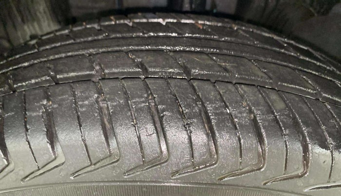 2019 Renault Kwid CLIMBER 1.0 AMT, Petrol, Automatic, 34,215 km, Left Front Tyre Tread