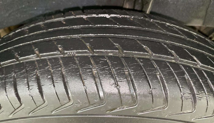2019 Renault Kwid CLIMBER 1.0 AMT, Petrol, Automatic, 34,215 km, Left Rear Tyre Tread