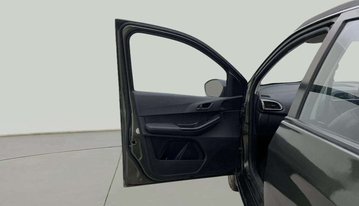 2022 Tata Tiago XZA PETROL, Petrol, Automatic, 34,573 km, LHS Front Door