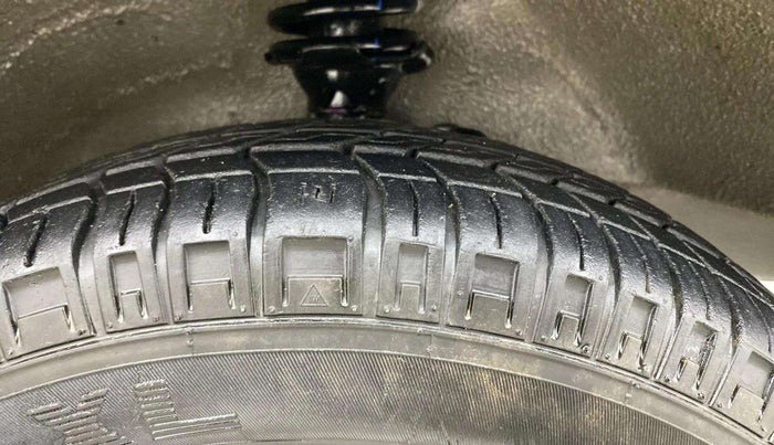 2021 Maruti Eeco 5 STR AC (O), Petrol, Manual, 10,422 km, Right Front Tyre Tread