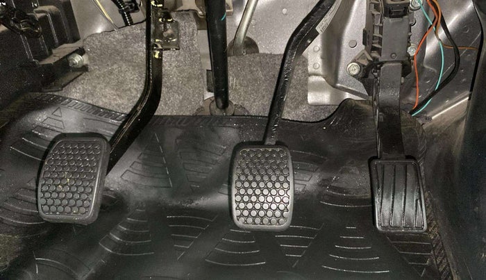 2021 Maruti Eeco 5 STR AC (O), Petrol, Manual, 10,422 km, Pedals