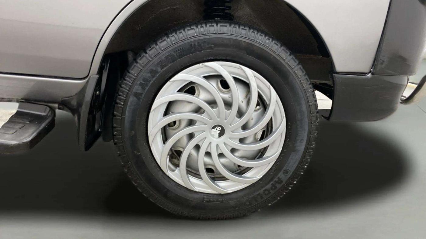 2021 Maruti Eeco 5 STR AC (O), Petrol, Manual, 10,422 km, Right Front Wheel