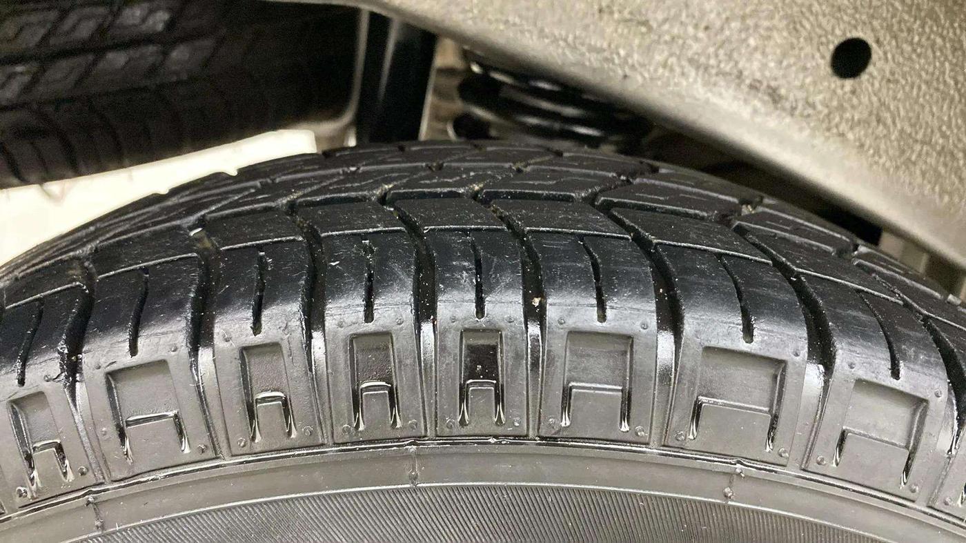 2021 Maruti Eeco 5 STR AC (O), Petrol, Manual, 10,422 km, Right Rear Tyre Tread
