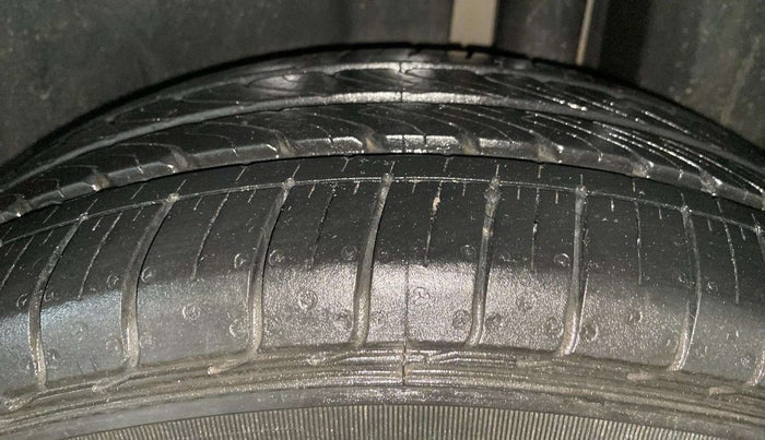 2016 Maruti Ciaz VXI, Petrol, Manual, 55,949 km, Left Rear Tyre Tread